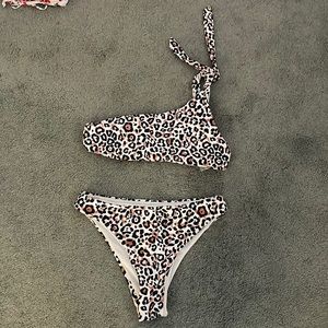 Cutedt cheetah bikini